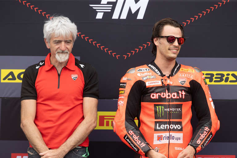 Luigi Dall'Igna mit MotoGP-Aufsteiger Nicolo Bulega