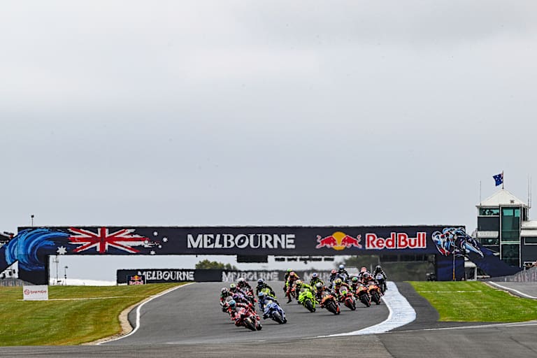Start des MotoGP-Sprints: Dunkle Wolken, aber trockener Asphalt