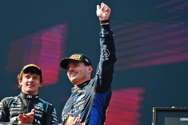 Max Verstappen mit Kimi Antonelli auf dem Podium in Spielberg