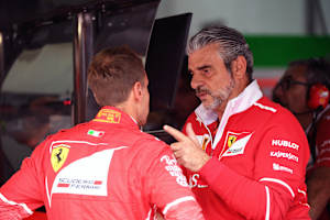 Sebastian Vettel und Maurizio Arrivabene 2017 in Malaysia