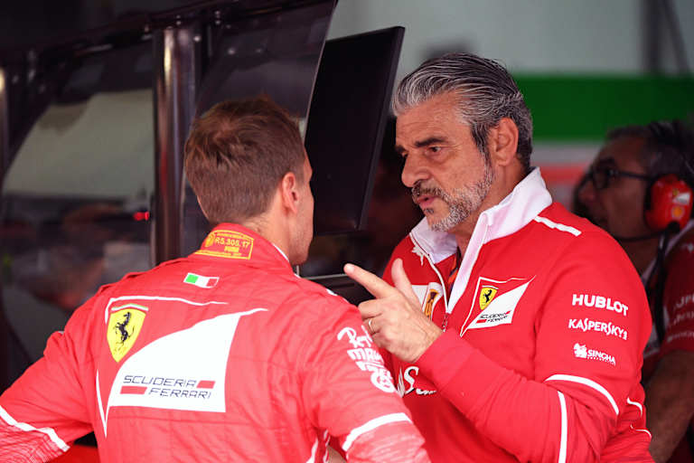 Sebastian Vettel und Maurizio Arrivabene 2017 in Malaysia