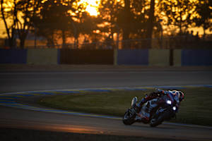 BMW lag nach der Zwischenmarke von 16 Stunden knapp vor YART