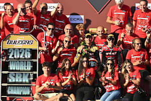 Nicolo Bulega und das Aruba.it-Team
