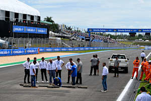 Derartige Bilder werden MotoGP-Eigentümer Liberty Media nicht gefallen