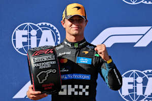 Lando Norris mit dem Pole-Position-Award