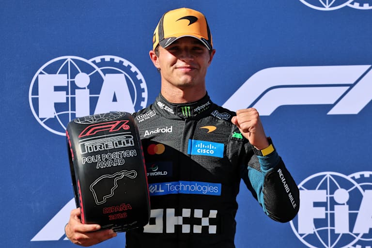 Lando Norris mit dem Pole-Position-Award