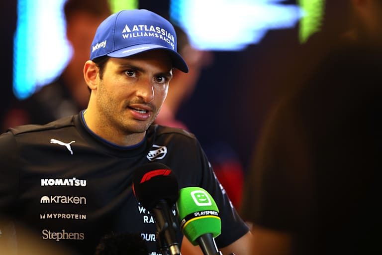 Carlos Sainz freute sich mit Lando Norris über dessen Titel-Erfolg