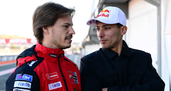 Treffen sich 2027 in der MotoGP: Nico Bulega (li.) und Toprak Razgatlioglu