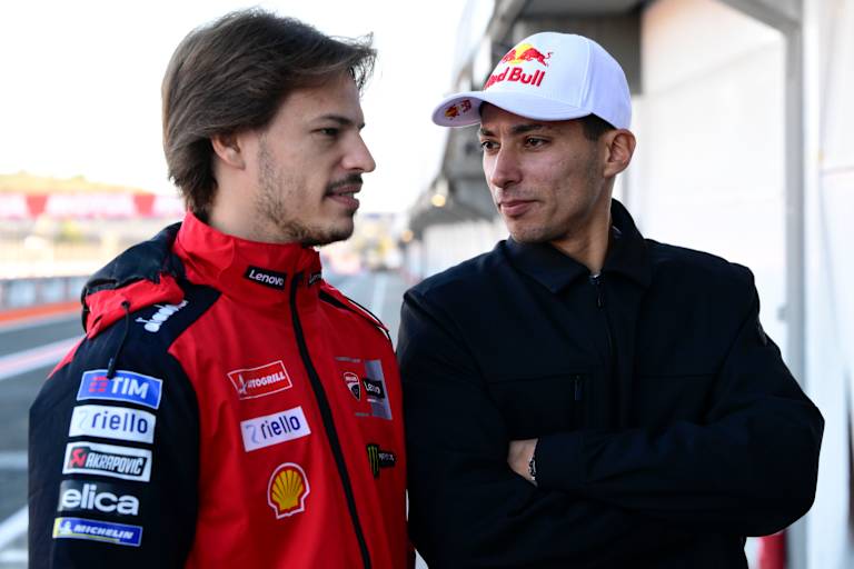 Treffen sich 2027 in der MotoGP: Nico Bulega (li.) und Toprak Razgatlioglu