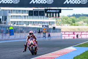 Pecco Bagnaia allein auf weiter Flur