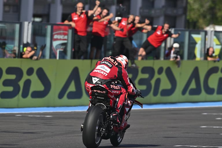 Nicolo Bulega macht in Magny-Cours einmal mehr kurzen Prozess