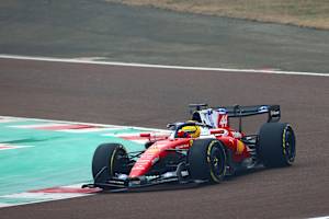 Lewis Hamilton mit seinem Ferrari, hier beim Roll-out in Fiorano