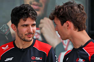 Teamkollegen: Esteban Ocon und Ollie Bearman. Ocon muss Ende 2026 gehen