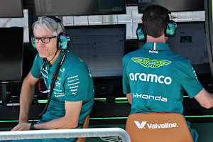 Mike Krack am Kommandostand von Aston Martin