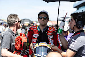 Philipp Öttl (Mitte) weiß noch nicht, was in Misano am Sonntag schieflief