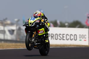 Tom Booth-Amos siegte mit seiner Triumph
