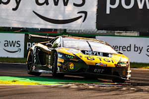 Sandy Mitchell startet auf dem Nürburgring im Grasser Lamborghini