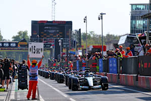 Nach einem Unfall wurde der GP in Monza unterbrochen. Es gab einen Neustart