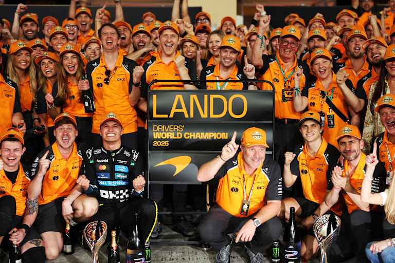 Zak Brown mit Lando Norris und Oscar Piastri