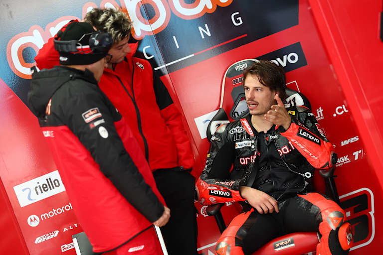 Nicolo Bulega gibt bei Ducati die Richtung vor