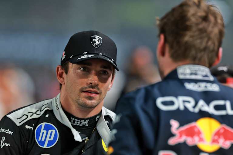 Charles Leclerc in Singapur – ausnahmsweise nicht in Ferrari-Rot