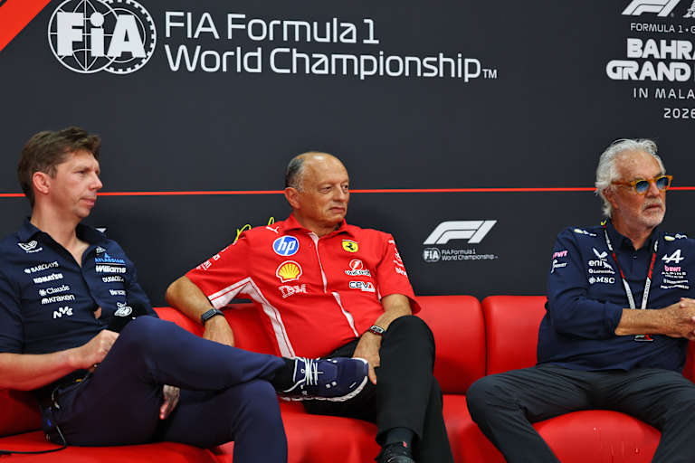 James Vowles (l.) unterstützte Ferrar-Teamchef Fred Vasseur (Briatore r.)