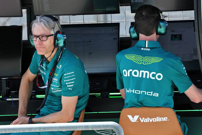 Mike Krack am Kommandostand von Aston Martin