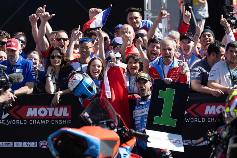 Jubel bei ZX MOTO: Debise holt zweiten Supersport-Sieg