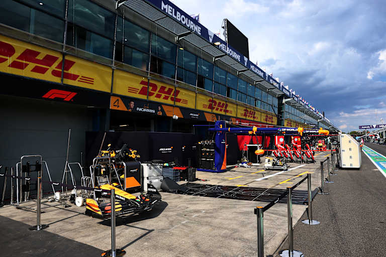 In der Boxengasse des Albert Park Circuit von Melbourne