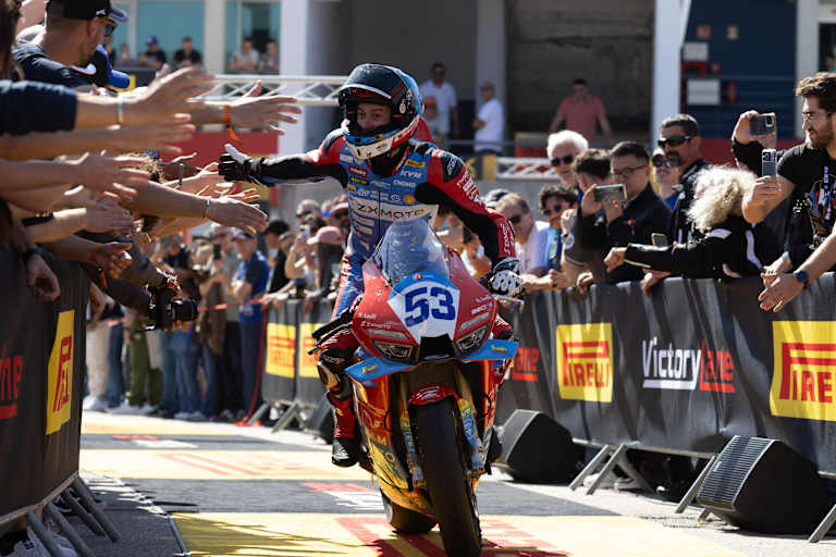 Valentin Debise gewann in Portimao beide Supersport-Rennen