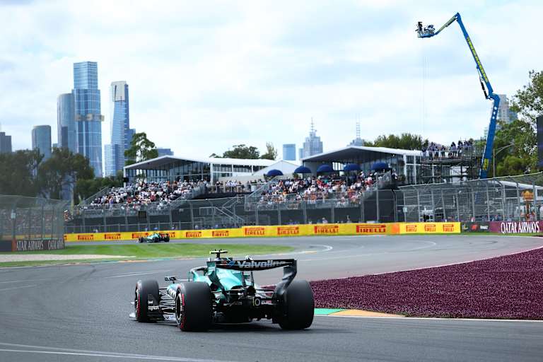 Fernando Alonso unterwegs in Melbourne