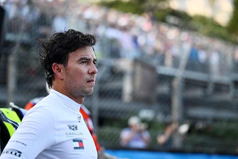 Sergio Perez musste mit einer brennenden Bremse abstellen