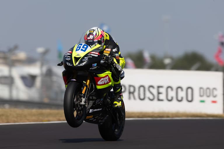 Tom Booth-Amos siegte mit seiner Triumph