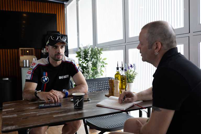 Miguel Oliveira im Gespräch mit SPEEDWEEK.com-Redakteur Stephan Moosbrugger
