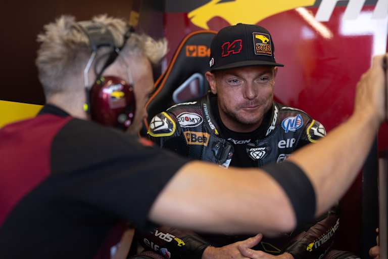Sam Lowes und sein Team trugen in Donington Park Trauerflor