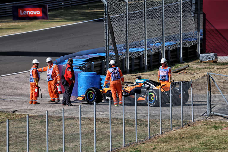 Oscar Piastris McLaren musste abtransportiert werden