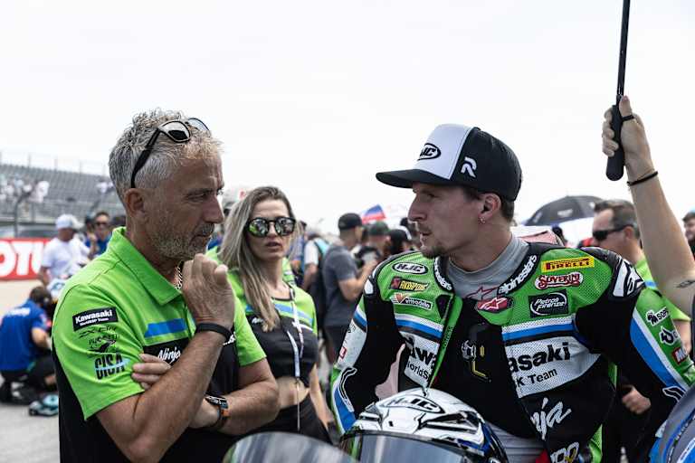 Garrett Gerloff mit Crewchief Les Pearson
