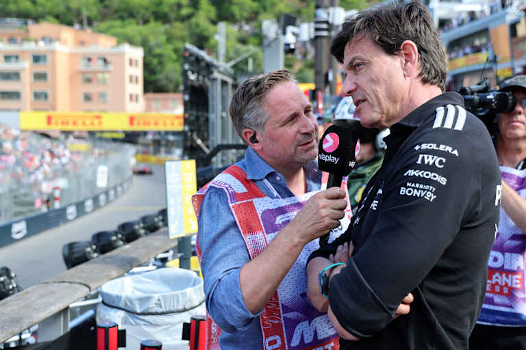 Christijan Albers in Monaco mit Teamchef Toto Wolff