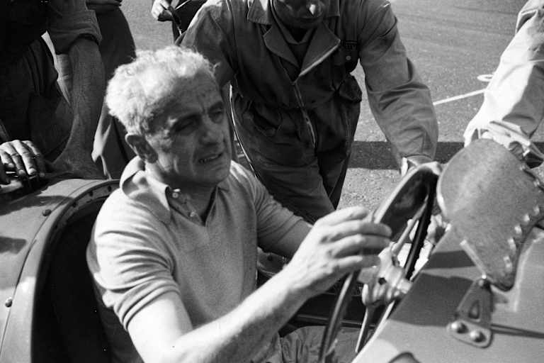 Der italienische Rennfahrer Gigi Villoresi 1952