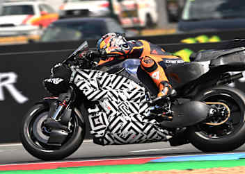 Die neue KTM mit 850er-Motor und Pirelli-Reifen