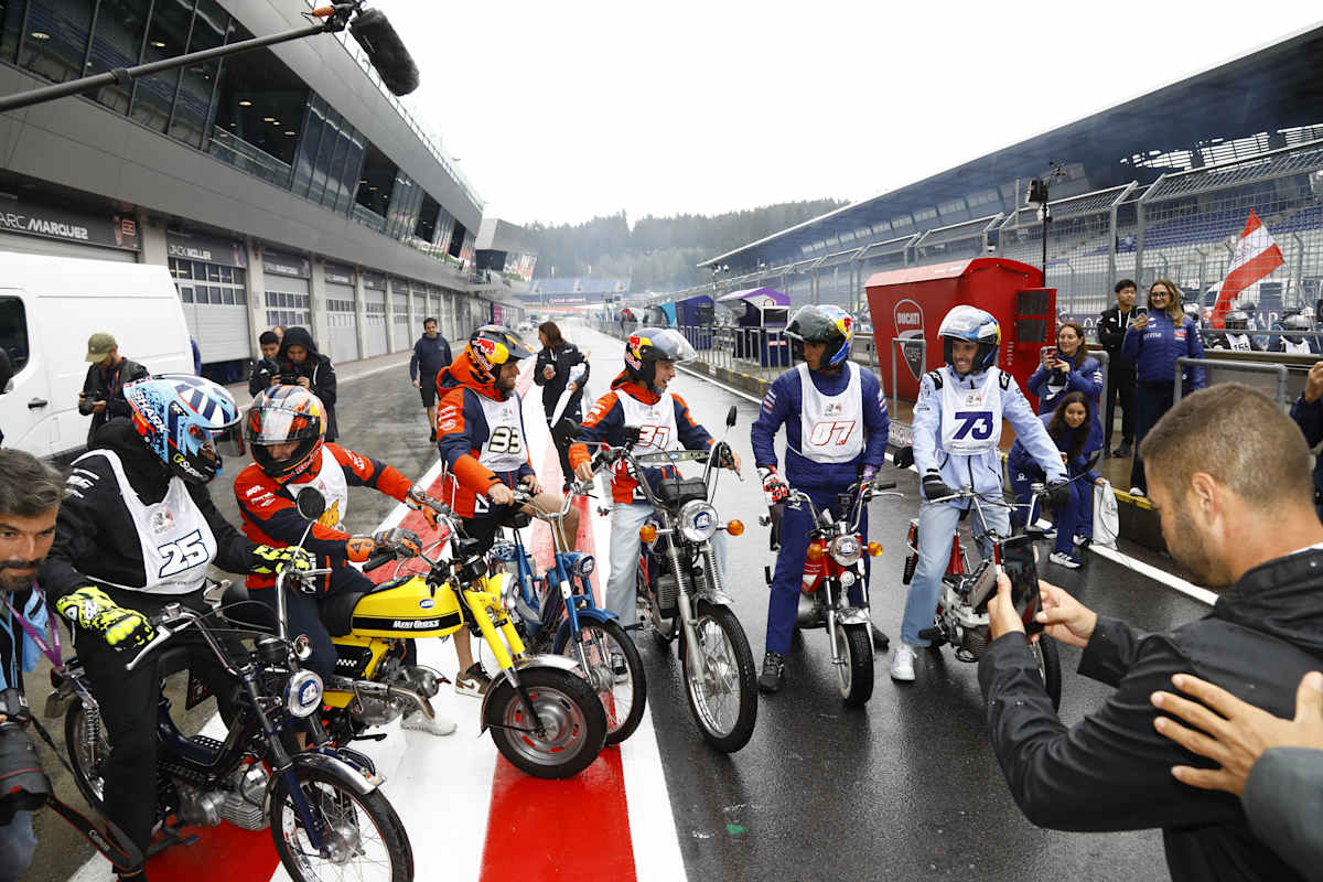 Fernandez, Espargaro, Binder, Acosta, Toprak und Alex Marquez