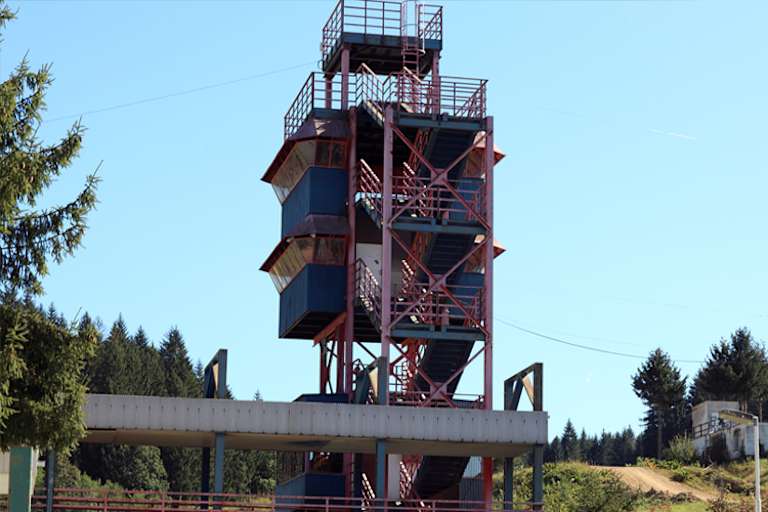 Die Konstruktion aus Stahl und Glas in Sverepec