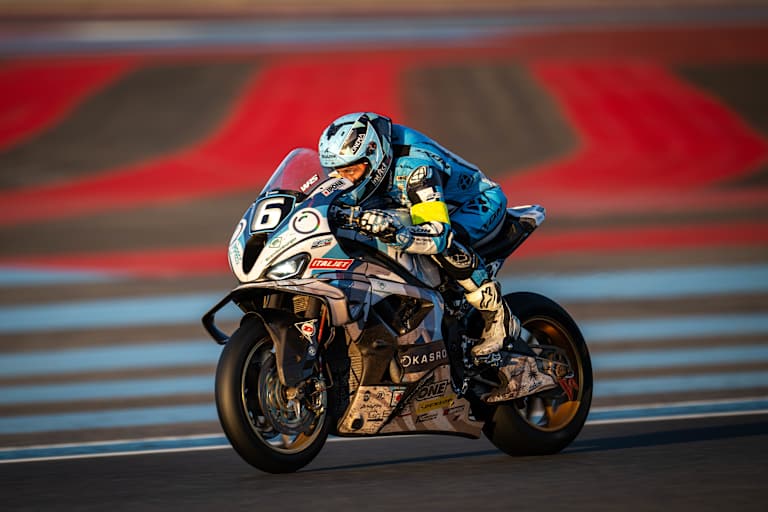 Voller Fokus: Marcel Schrötter auf der BMW von ERC Endurance