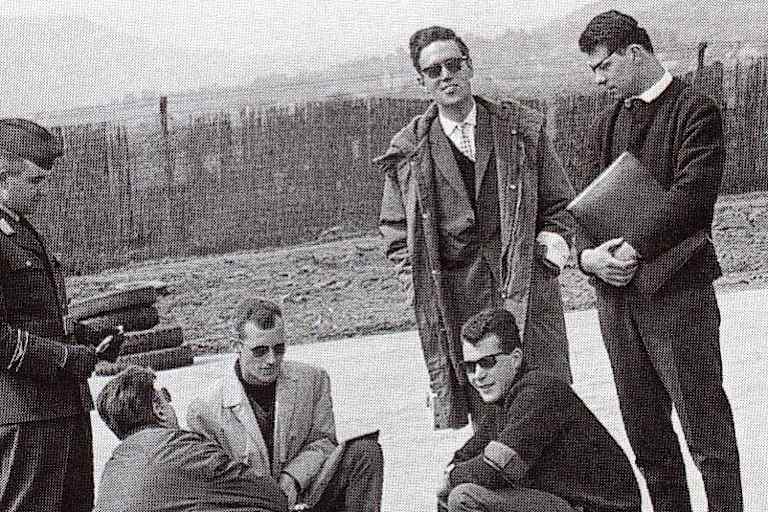 Trier 1964: Der Jung-Reporter Braun, rechts in Hocke