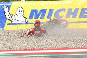 Genie und Wahnsinn: Bestzeit und Sturz im FP2 für Marc Marquez