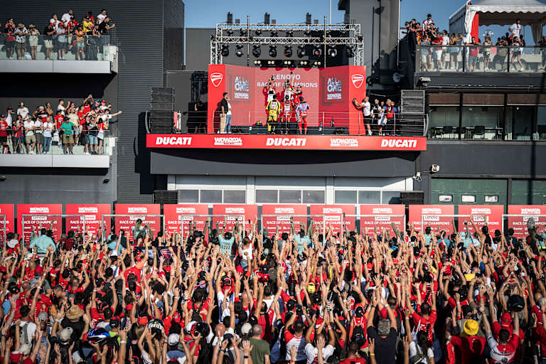 Gottgleiche Verehrung der Spitzenfahrer durch die Ducati-Jünger