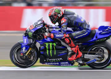 Mit abgesenktem Heck: Fabio Quartararo unter voller Beschleunigung