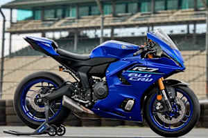 Yamaha schickt die R3 in Rente und holt die R7 an die Rennstrecke