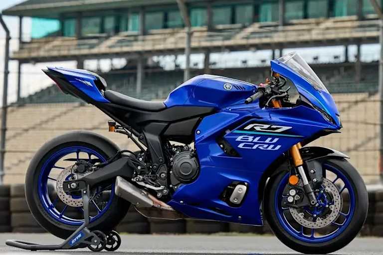 Yamaha schickt die R3 in Rente und holt die R7 an die Rennstrecke