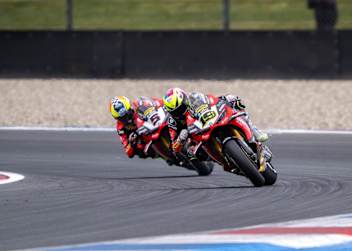 Yari Montella am Hinterrad von Alvaro Bautista